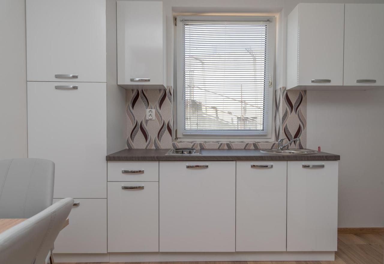 Apartmani Krzak ニン エクステリア 写真