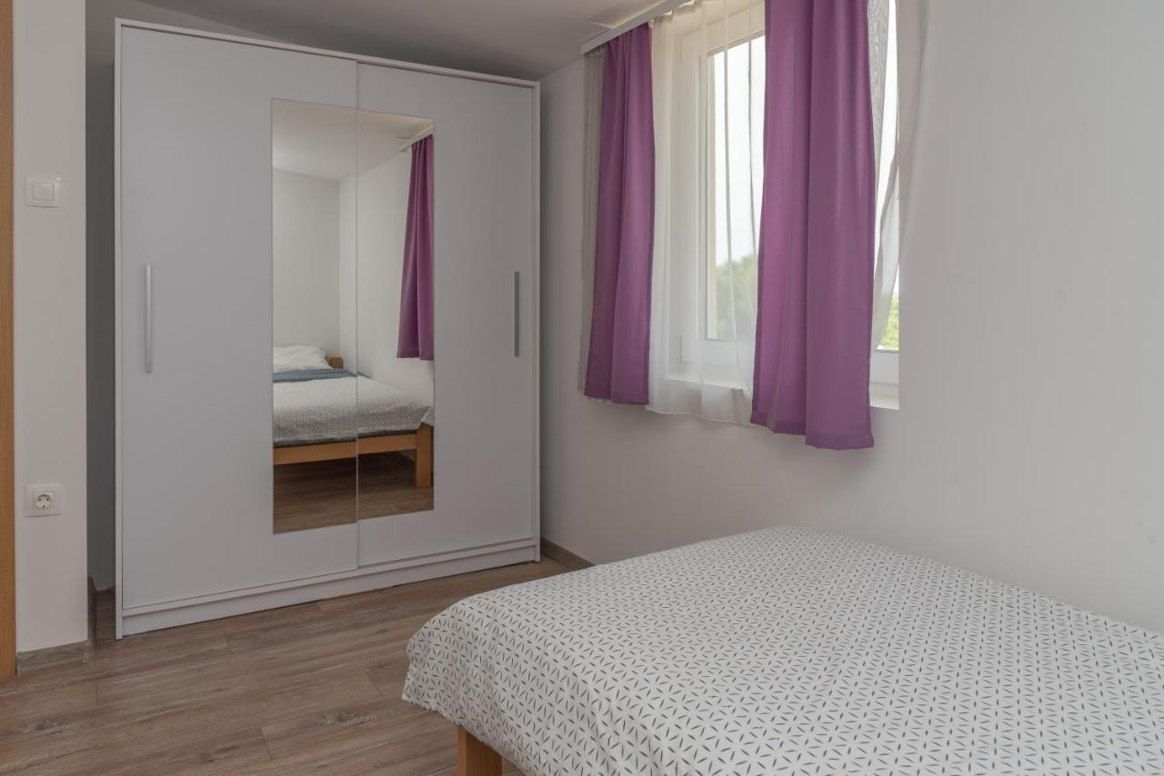 Apartmani Krzak ニン エクステリア 写真