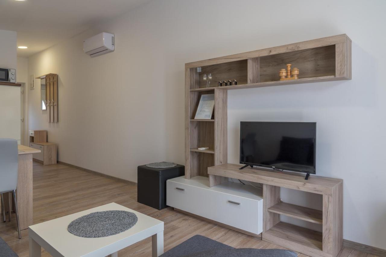 Apartmani Krzak ニン エクステリア 写真