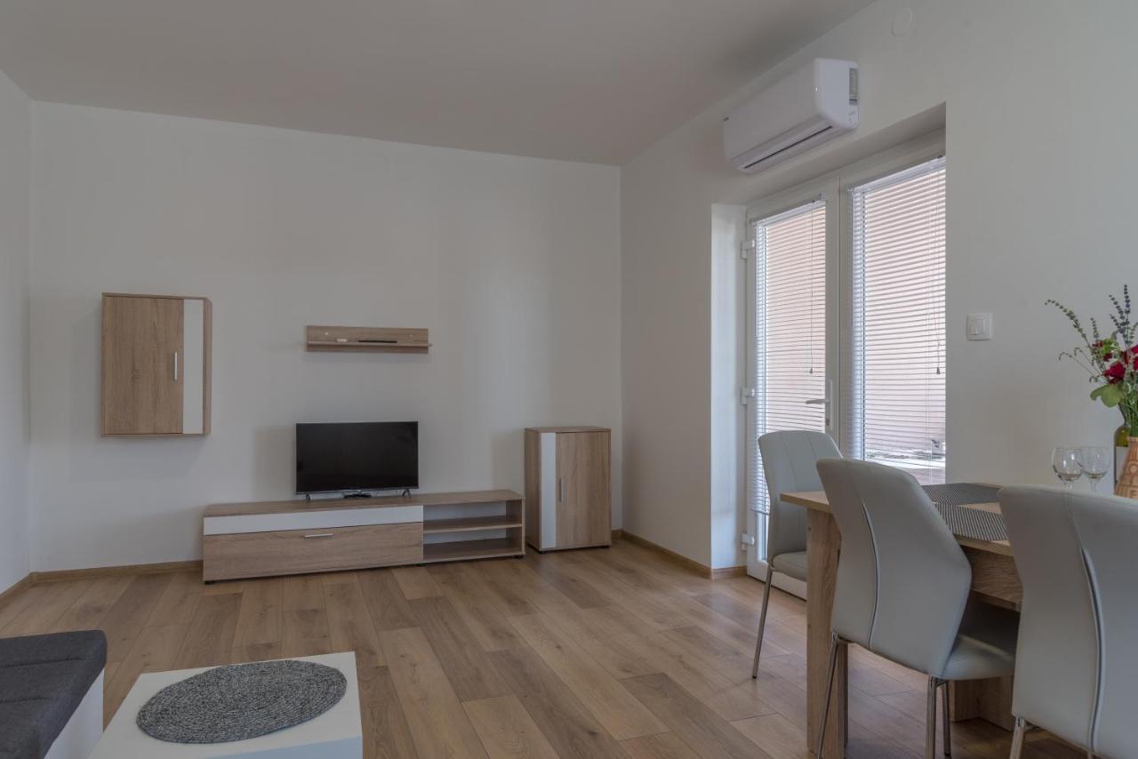Apartmani Krzak ニン エクステリア 写真