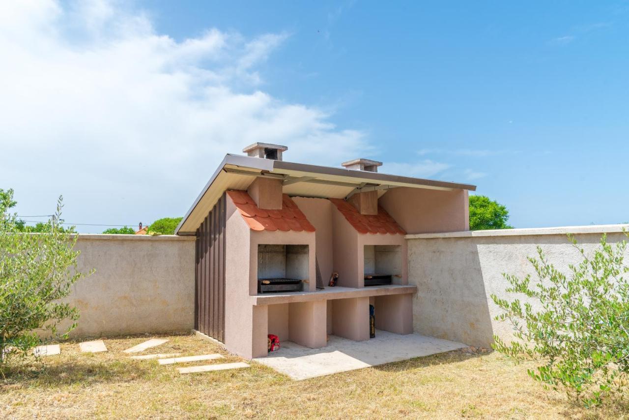 Apartmani Krzak ニン エクステリア 写真