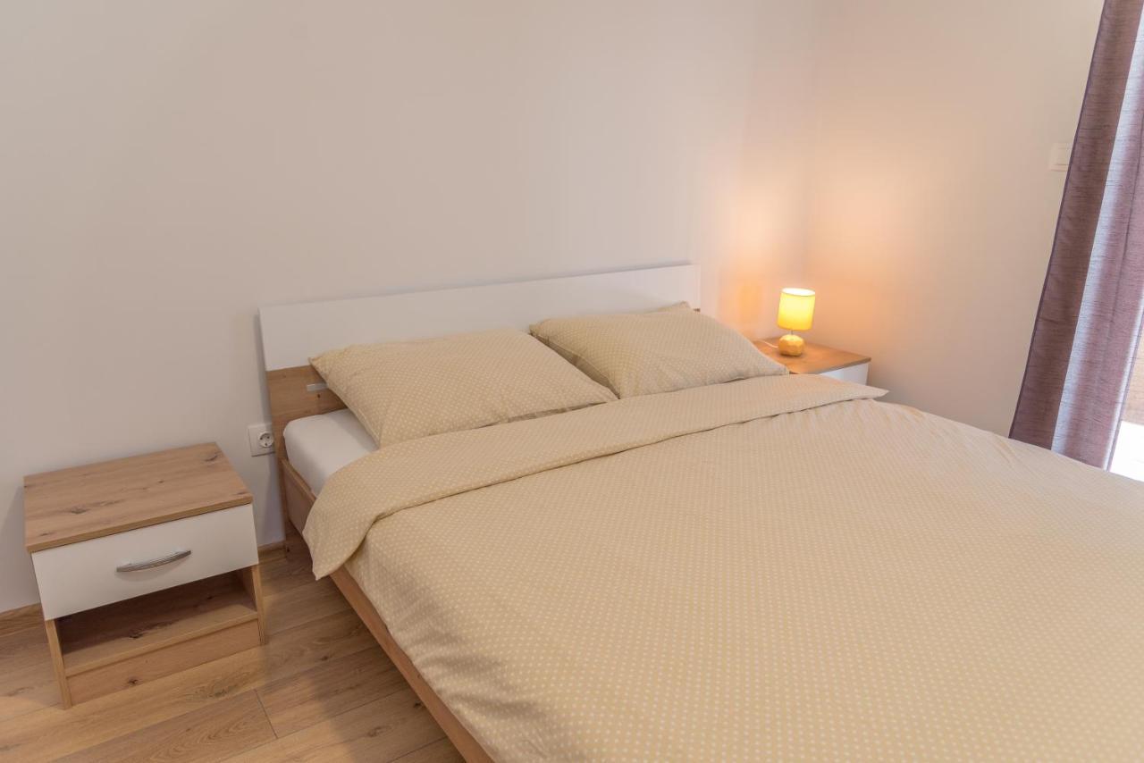 Apartmani Krzak ニン エクステリア 写真