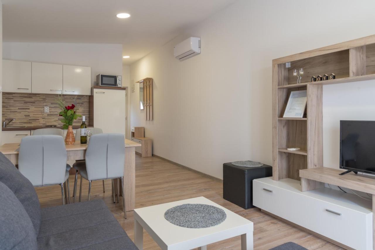 Apartmani Krzak ニン エクステリア 写真