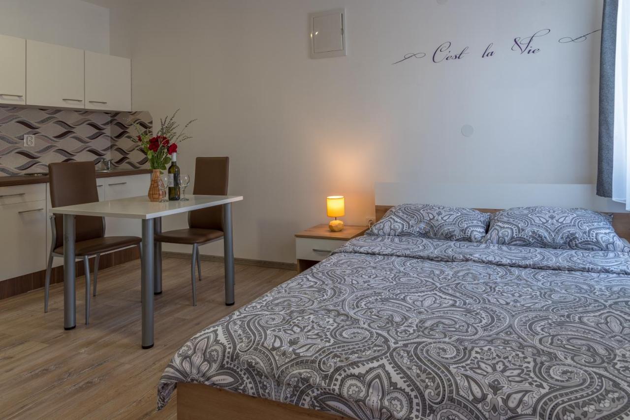 Apartmani Krzak ニン エクステリア 写真