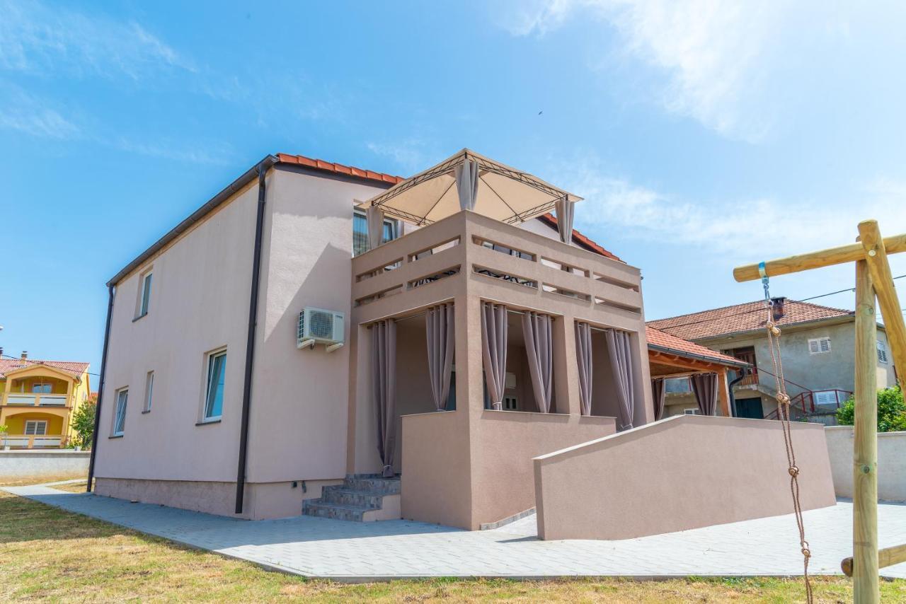 Apartmani Krzak ニン エクステリア 写真
