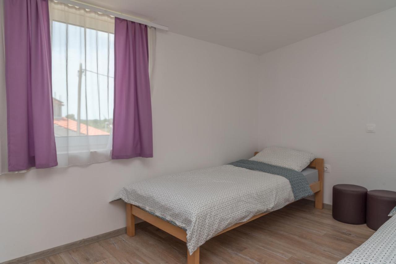 Apartmani Krzak ニン エクステリア 写真