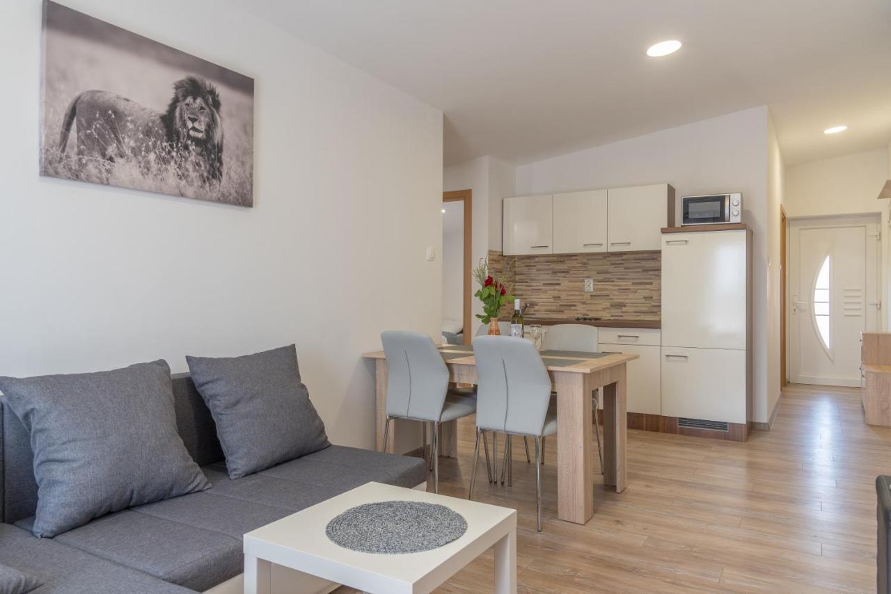 Apartmani Krzak ニン エクステリア 写真