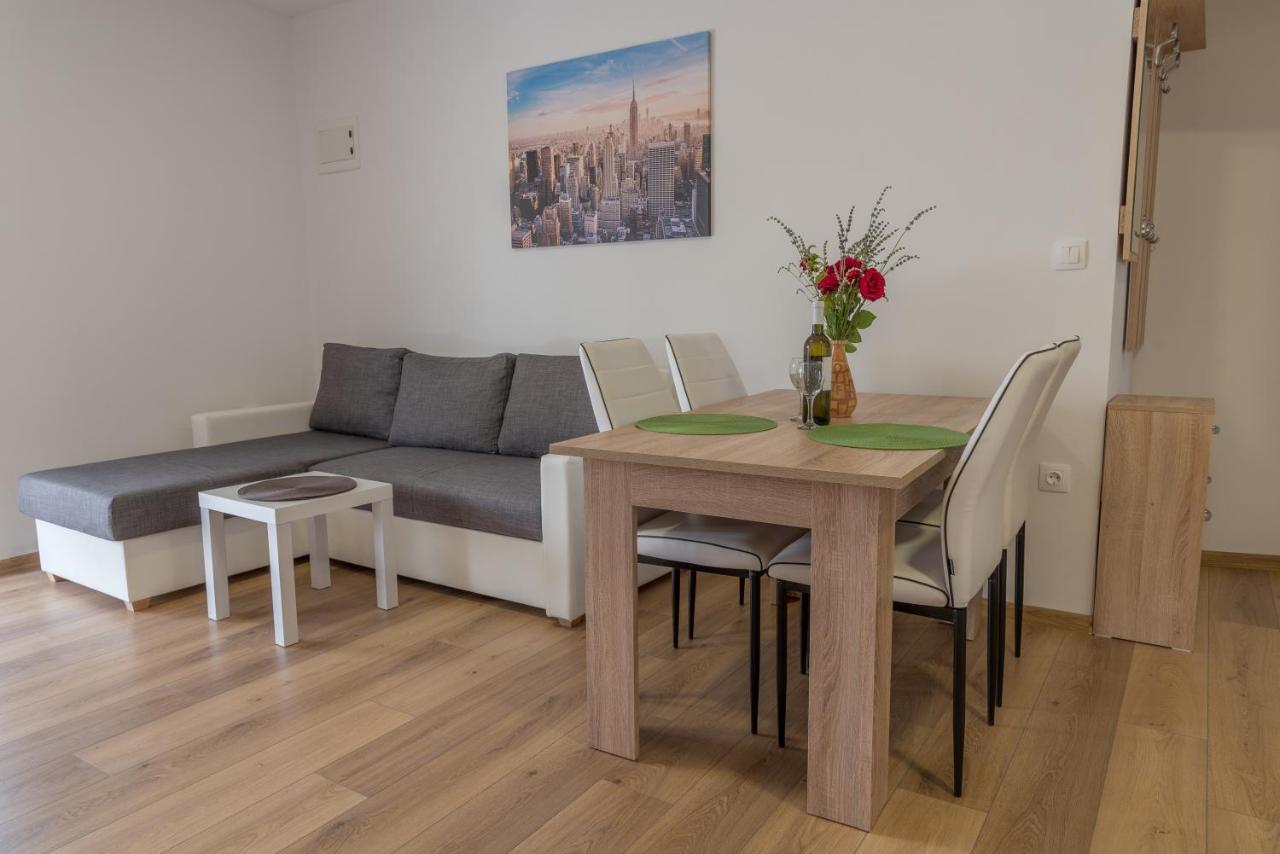 Apartmani Krzak ニン エクステリア 写真