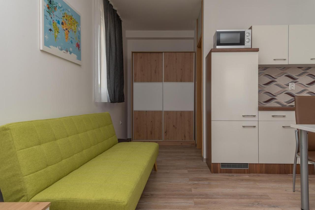 Apartmani Krzak ニン エクステリア 写真