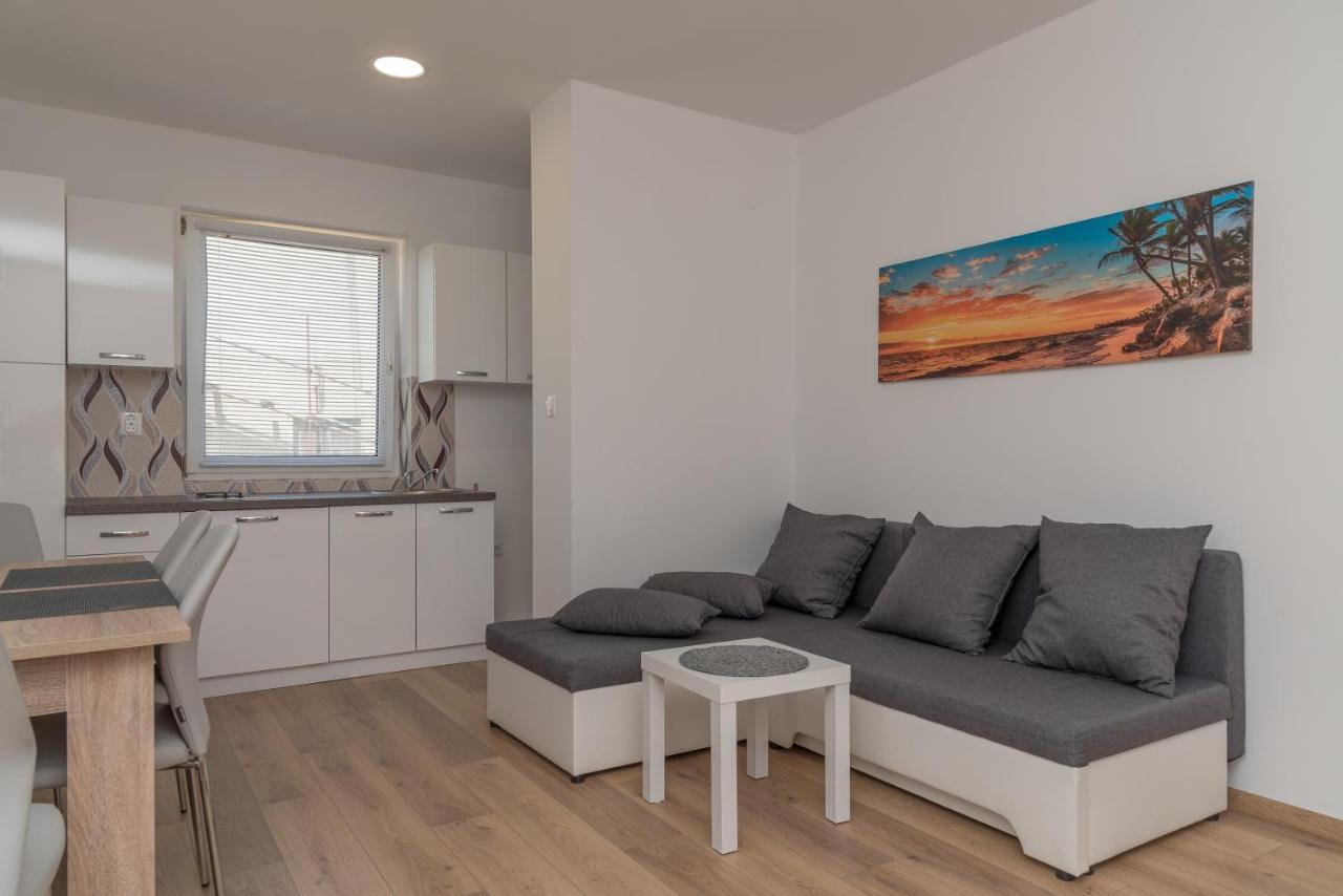 Apartmani Krzak ニン エクステリア 写真