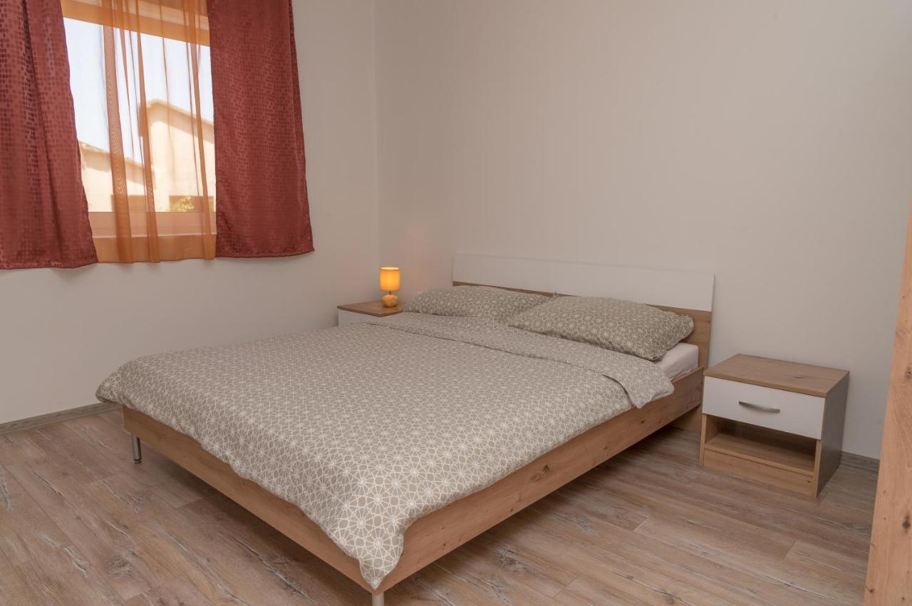 Apartmani Krzak ニン エクステリア 写真