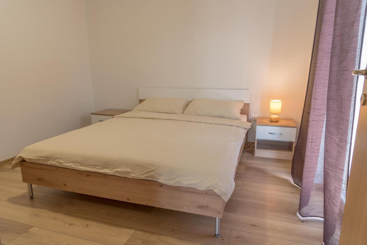 Apartmani Krzak ニン エクステリア 写真