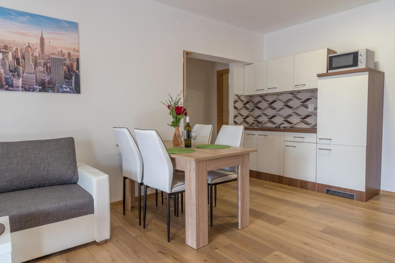 Apartmani Krzak ニン エクステリア 写真