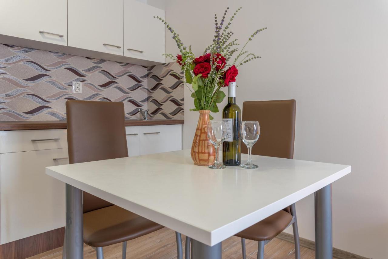 Apartmani Krzak ニン エクステリア 写真