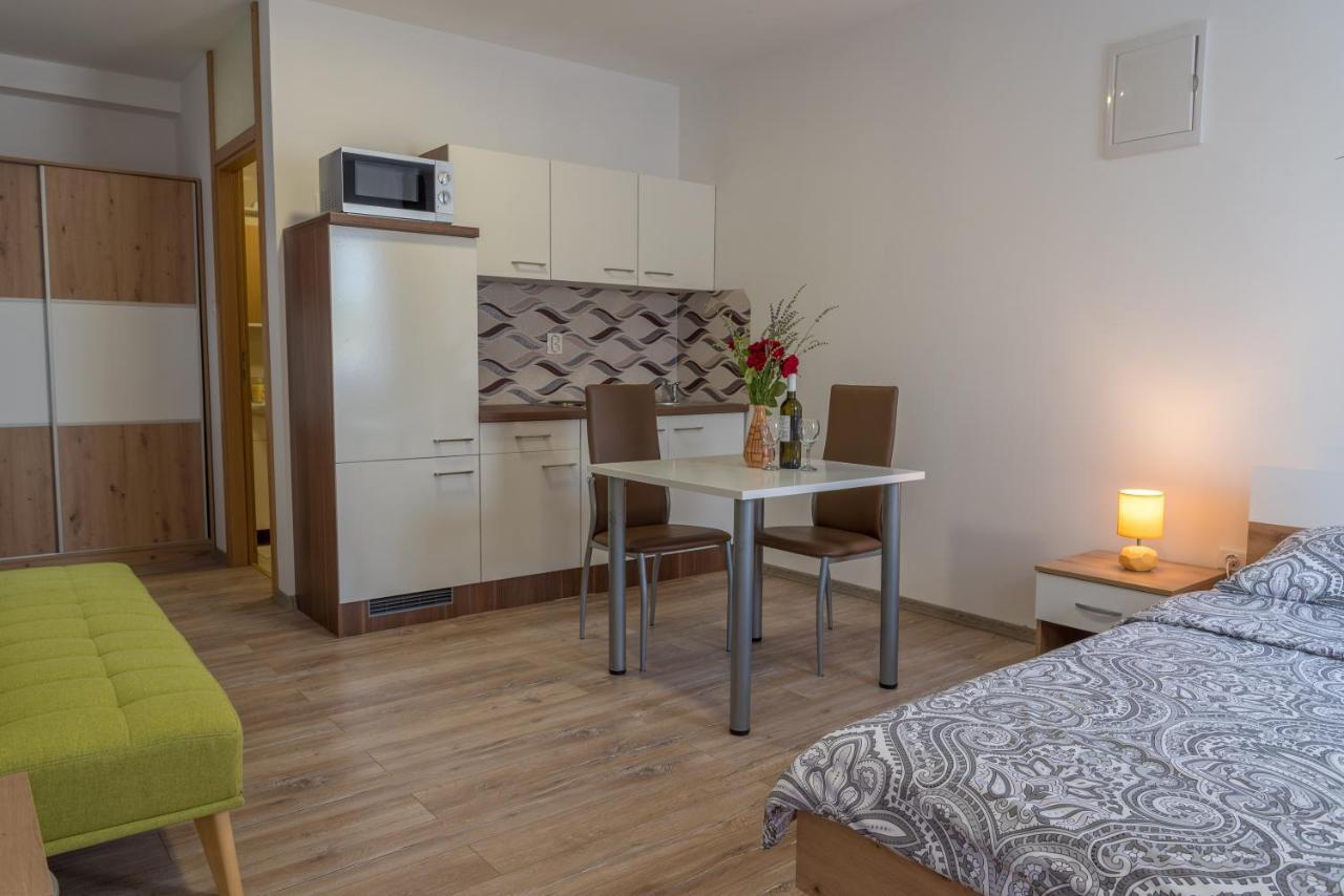Apartmani Krzak ニン エクステリア 写真